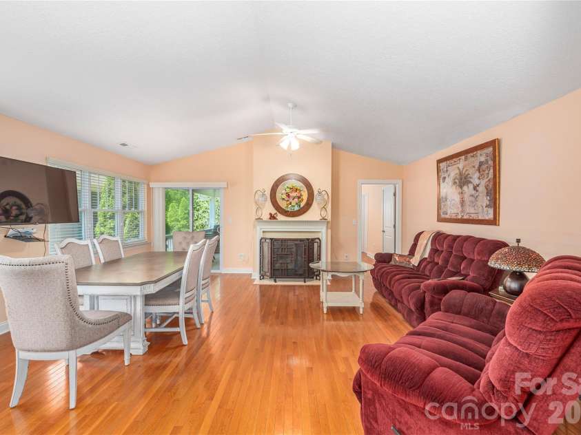 41 Little Fox Lane, Fletcher, NC 28732.  MLS# CAR4335108, YatesRealty ID 1041. 