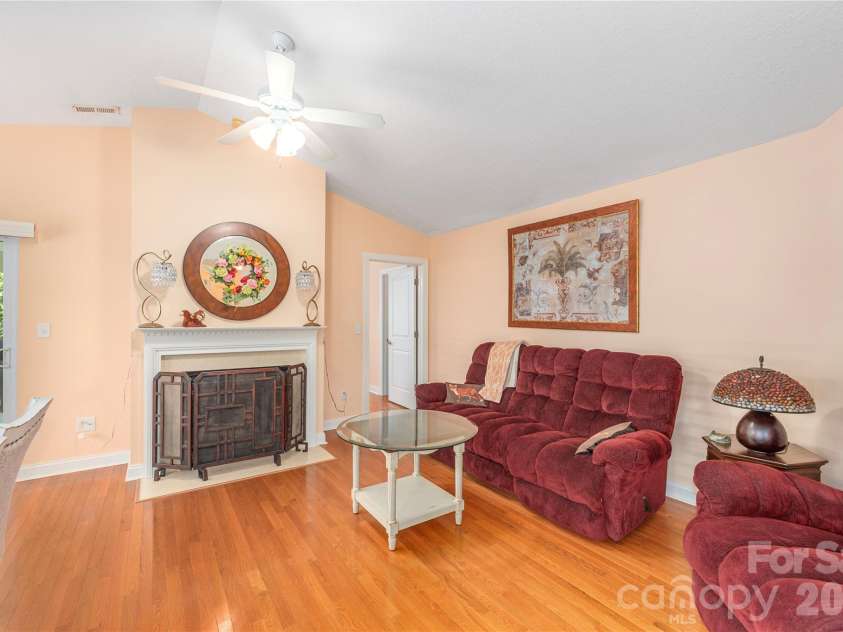 41 Little Fox Lane, Fletcher, NC 28732.  MLS# CAR4335108, YatesRealty ID 1041. 