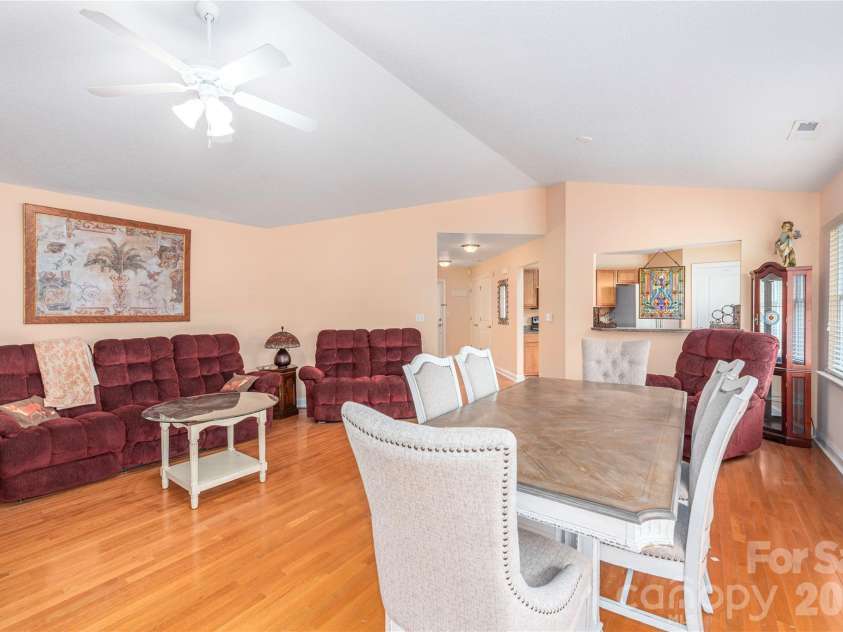 41 Little Fox Lane, Fletcher, NC 28732.  MLS# CAR4335108, YatesRealty ID 1041. 