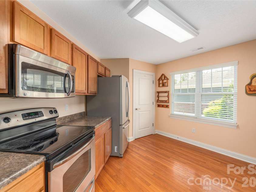 41 Little Fox Lane, Fletcher, NC 28732.  MLS# CAR4335108, YatesRealty ID 1041. 