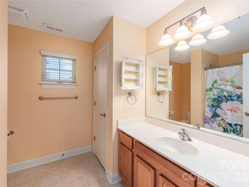 41 Little Fox Lane, Fletcher, NC 28732.  MLS# CAR4335108, YatesRealty ID 1041. 