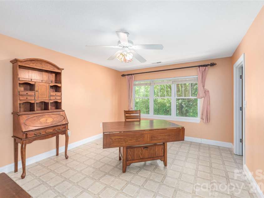 41 Little Fox Lane, Fletcher, NC 28732.  MLS# CAR4335108, YatesRealty ID 1041. 