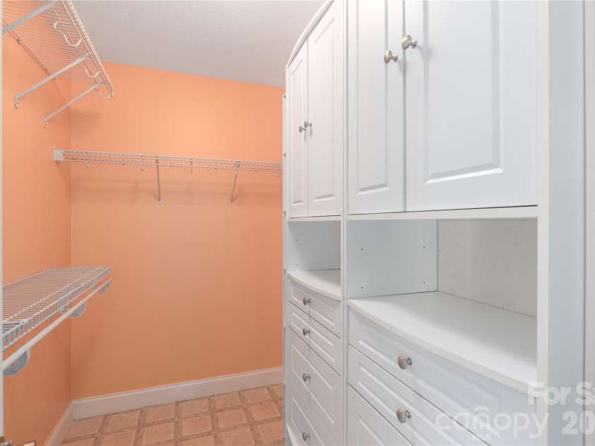 41 Little Fox Lane, Fletcher, NC 28732.  MLS# CAR4335108, YatesRealty ID 1041. 