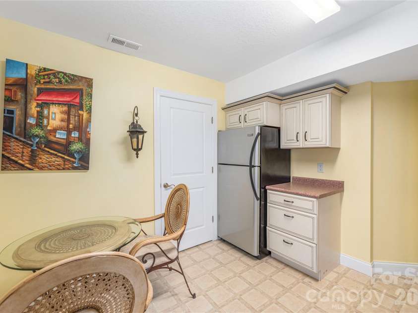 41 Little Fox Lane, Fletcher, NC 28732.  MLS# CAR4335108, YatesRealty ID 1041. 