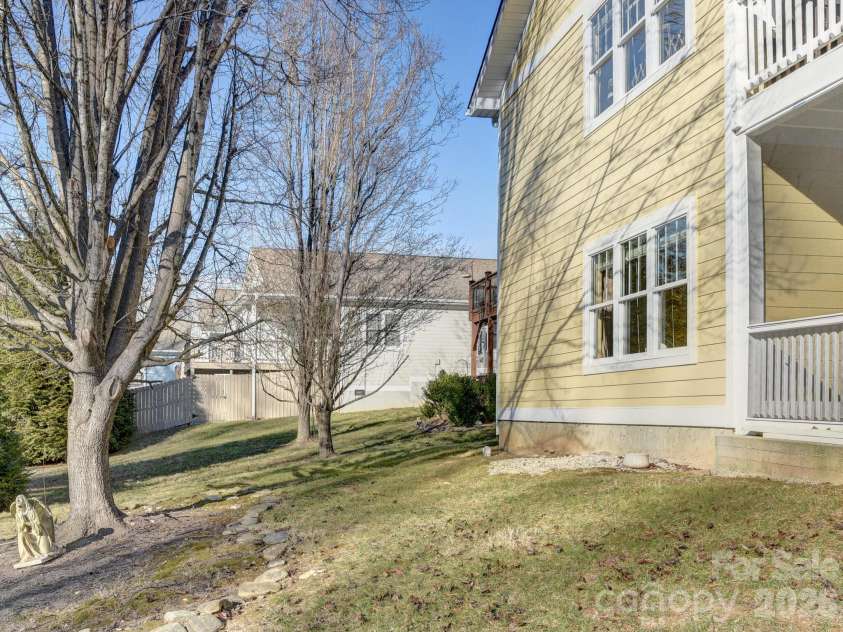 41 Little Fox Lane, Fletcher, NC 28732.  MLS# CAR4335108, YatesRealty ID 1041. 