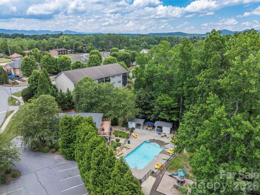 41 Little Fox Lane, Fletcher, NC 28732.  MLS# CAR4335108, YatesRealty ID 1041. 