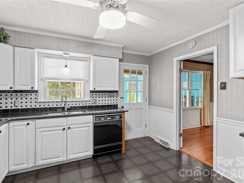 4325 Rosebriar Lane, Winston Salem, NC 27106.  MLS# CAR4367509, YatesRealty ID 10411. 