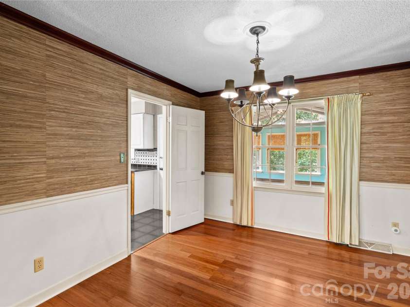 4325 Rosebriar Lane, Winston Salem, NC 27106.  MLS# CAR4367509, YatesRealty ID 10411. 