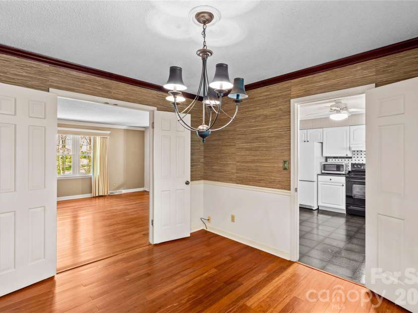 4325 Rosebriar Lane, Winston Salem, NC 27106.  MLS# CAR4367509, YatesRealty ID 10411. 
