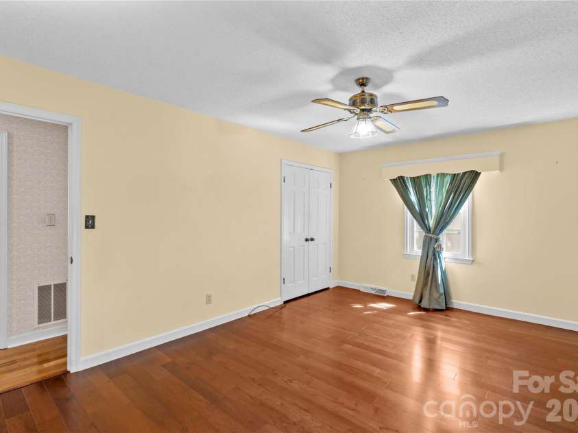 4325 Rosebriar Lane, Winston Salem, NC 27106.  MLS# CAR4367509, YatesRealty ID 10411. 