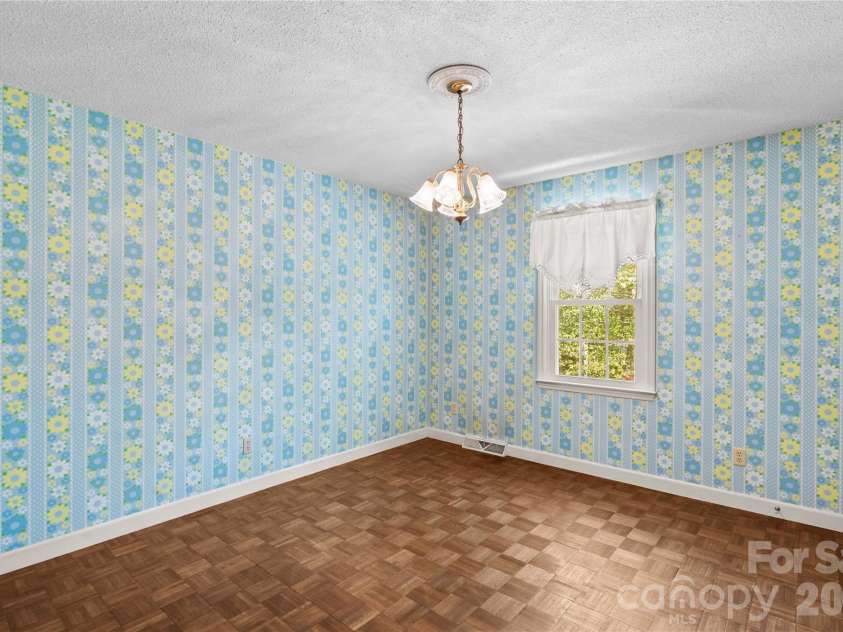 4325 Rosebriar Lane, Winston Salem, NC 27106.  MLS# CAR4367509, YatesRealty ID 10411. 
