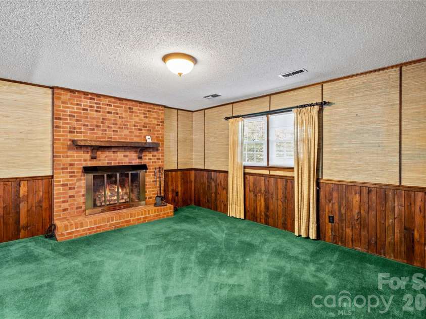 4325 Rosebriar Lane, Winston Salem, NC 27106.  MLS# CAR4367509, YatesRealty ID 10411. 