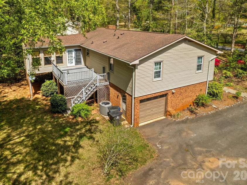 4325 Rosebriar Lane, Winston Salem, NC 27106.  MLS# CAR4367509, YatesRealty ID 10411. 