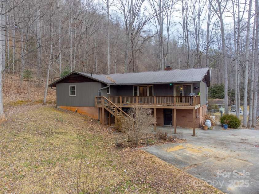 57 Morning Mist Lane, Sylva, NC 28779.  MLS# CAR4219367, YatesRealty ID 10412. 