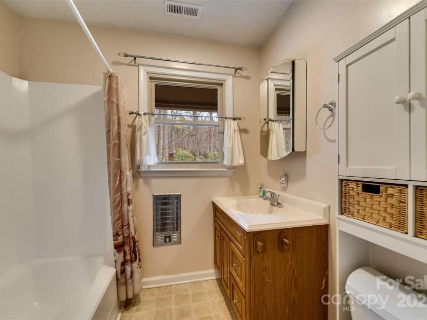 57 Morning Mist Lane, Sylva, NC 28779.  MLS# CAR4219367, YatesRealty ID 10412. 