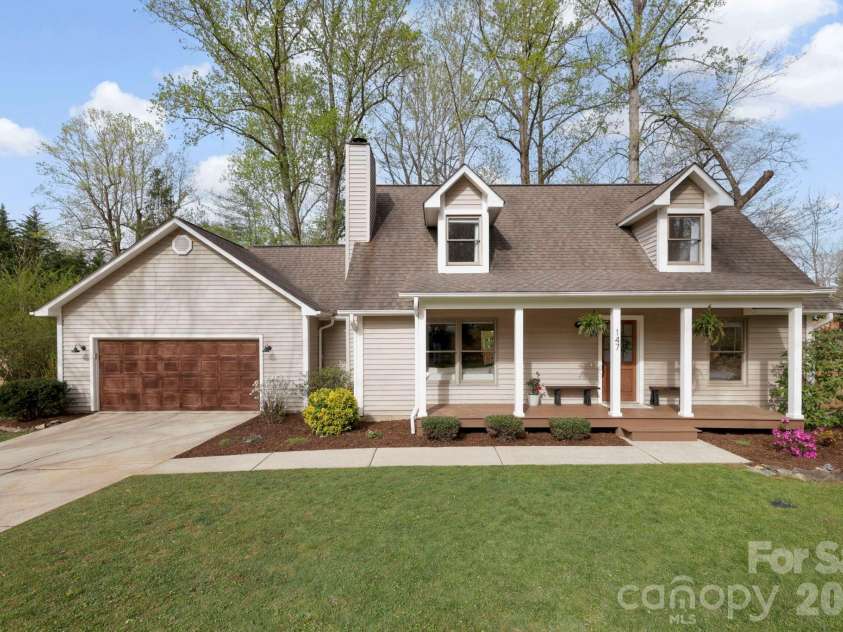 147 Higgins Road, Fletcher, NC 28732.  MLS# CAR4365204, YatesRealty ID 10413. 