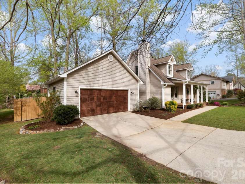 147 Higgins Road, Fletcher, NC 28732.  MLS# CAR4365204, YatesRealty ID 10413. 