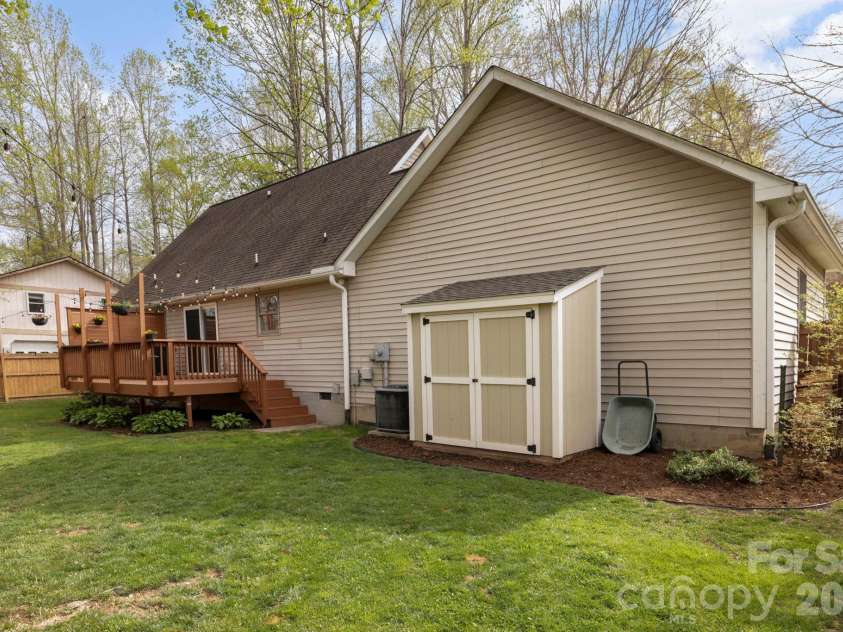 147 Higgins Road, Fletcher, NC 28732.  MLS# CAR4365204, YatesRealty ID 10413. 