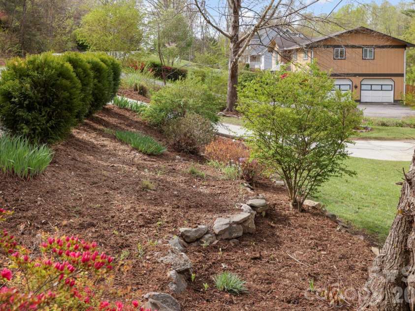 147 Higgins Road, Fletcher, NC 28732.  MLS# CAR4365204, YatesRealty ID 10413. 