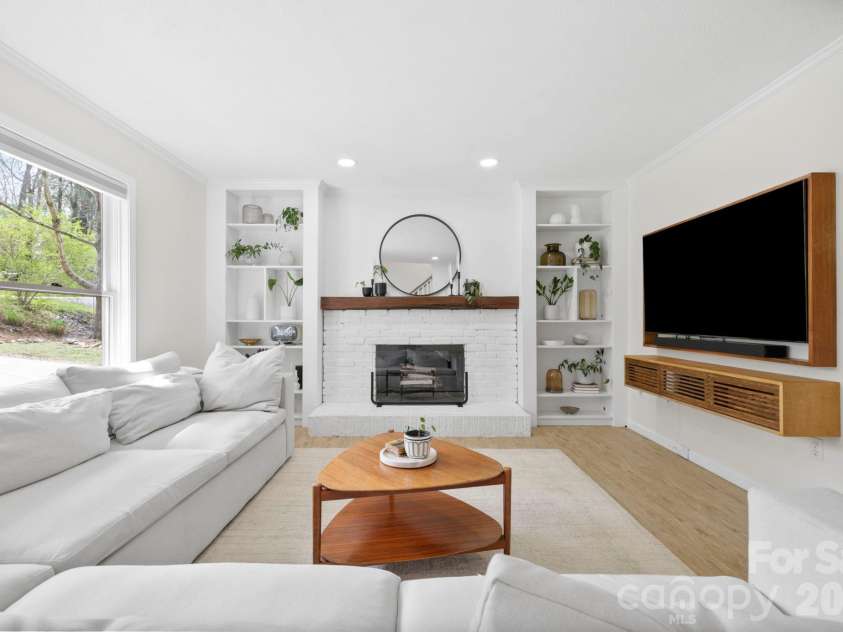 147 Higgins Road, Fletcher, NC 28732.  MLS# CAR4365204, YatesRealty ID 10413. Living Room