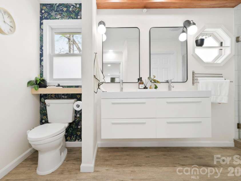 147 Higgins Road, Fletcher, NC 28732.  MLS# CAR4365204, YatesRealty ID 10413. Primary Bathroom