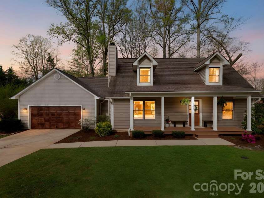 147 Higgins Road, Fletcher, NC 28732.  MLS# CAR4365204, YatesRealty ID 10413. Welcome Home!