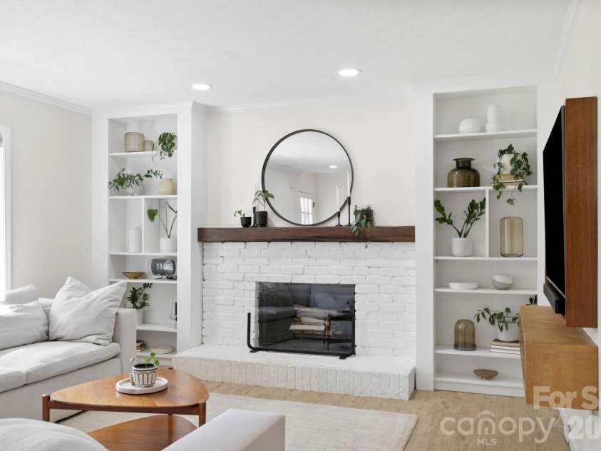 147 Higgins Road, Fletcher, NC 28732.  MLS# CAR4365204, YatesRealty ID 10413. Wood Burning Fireplace