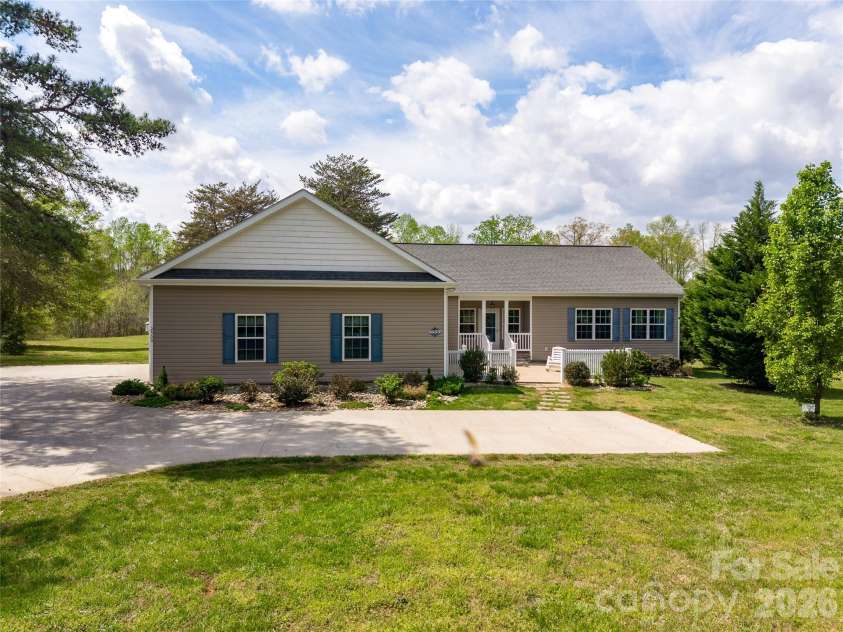 2500 Blackstock Road, Landrum, SC 29356.  MLS# CAR4367962, YatesRealty ID 10414. 