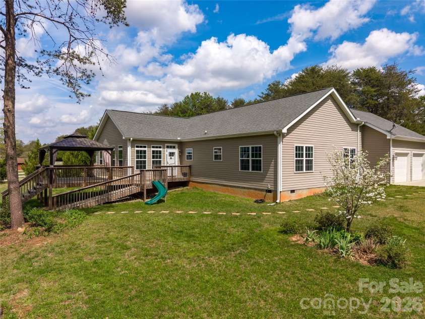 2500 Blackstock Road, Landrum, SC 29356.  MLS# CAR4367962, YatesRealty ID 10414. 
