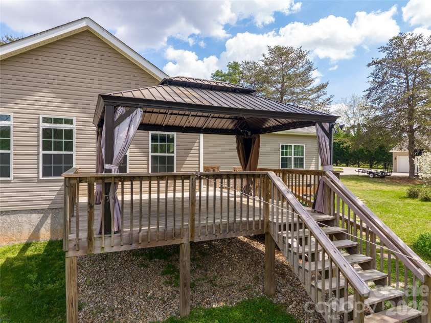 2500 Blackstock Road, Landrum, SC 29356.  MLS# CAR4367962, YatesRealty ID 10414. 