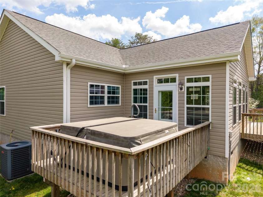 2500 Blackstock Road, Landrum, SC 29356.  MLS# CAR4367962, YatesRealty ID 10414. 