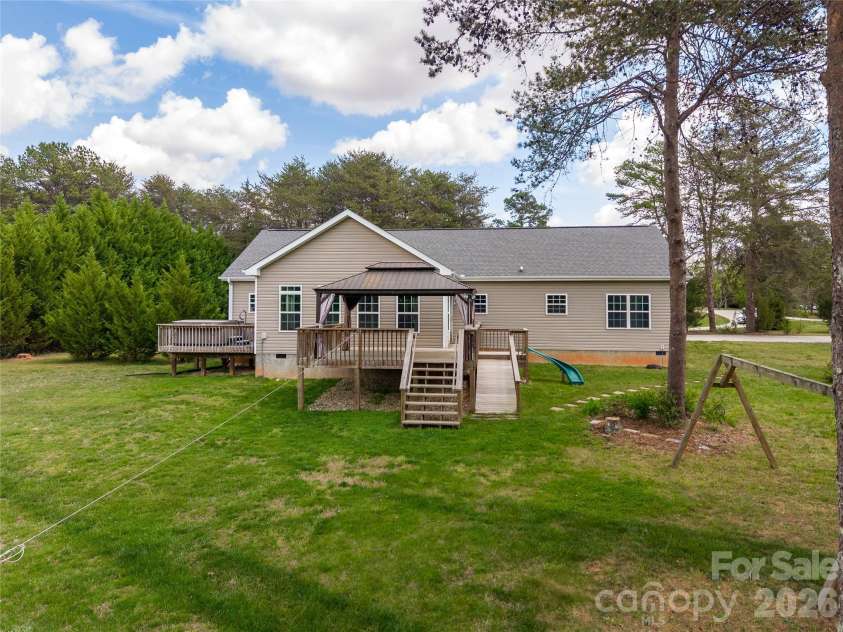 2500 Blackstock Road, Landrum, SC 29356.  MLS# CAR4367962, YatesRealty ID 10414. 