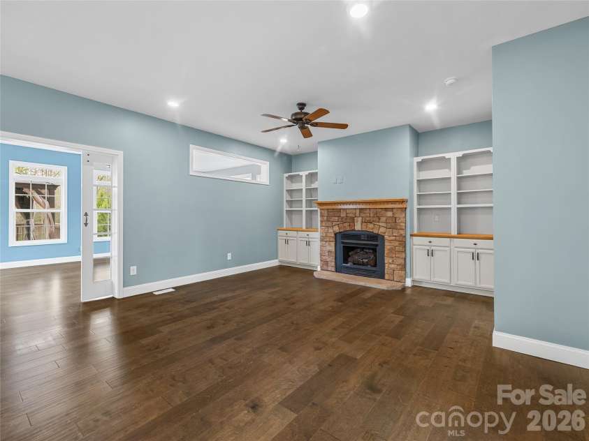 2500 Blackstock Road, Landrum, SC 29356.  MLS# CAR4367962, YatesRealty ID 10414. 