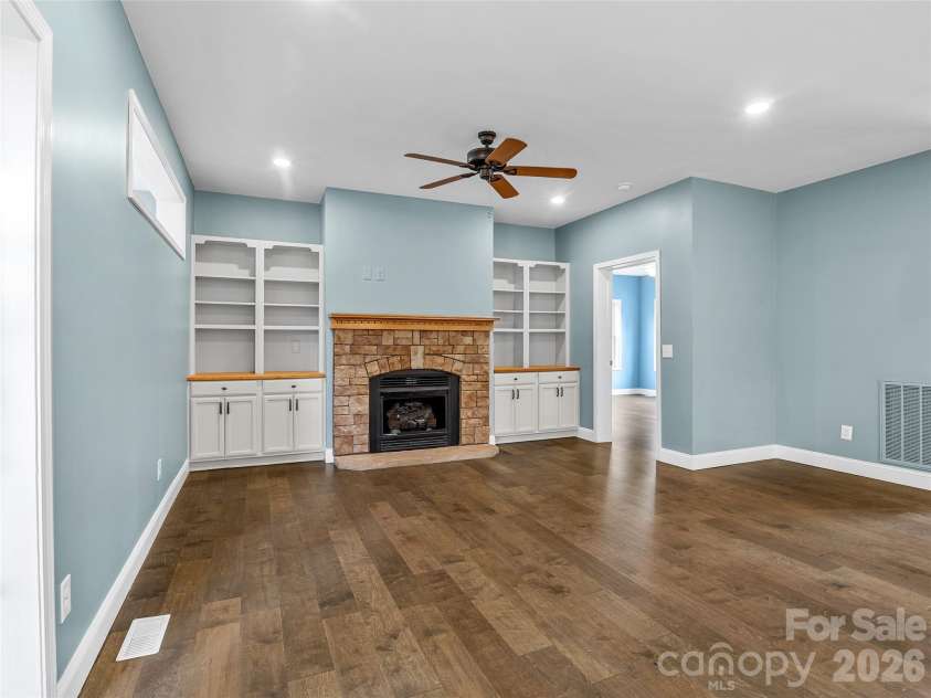 2500 Blackstock Road, Landrum, SC 29356.  MLS# CAR4367962, YatesRealty ID 10414. 