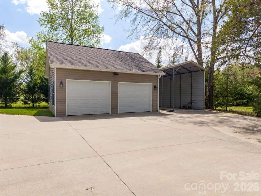 2500 Blackstock Road, Landrum, SC 29356.  MLS# CAR4367962, YatesRealty ID 10414. 
