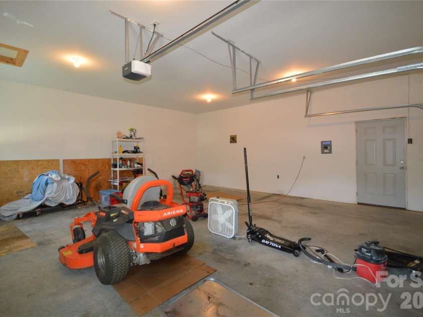 2500 Blackstock Road, Landrum, SC 29356.  MLS# CAR4367962, YatesRealty ID 10414. 