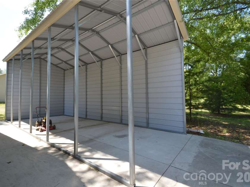 2500 Blackstock Road, Landrum, SC 29356.  MLS# CAR4367962, YatesRealty ID 10414. 