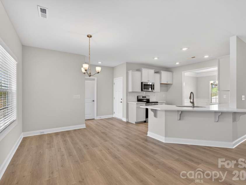 236 Mountain Island Drive, Statesville, NC 28677.  MLS# CAR4261234, YatesRealty ID 10418. Breakfast