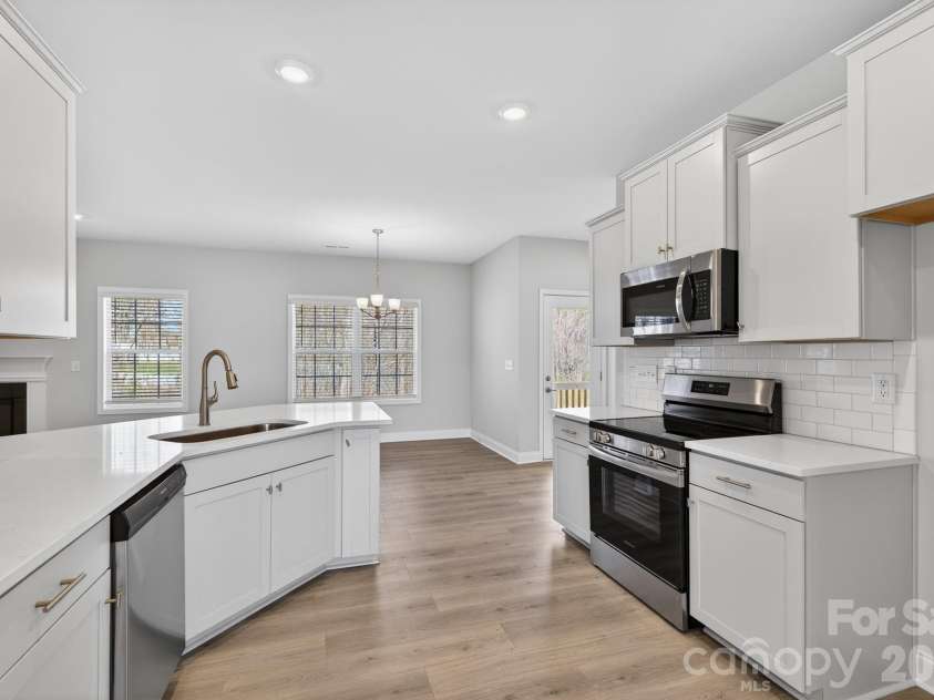 236 Mountain Island Drive, Statesville, NC 28677.  MLS# CAR4261234, YatesRealty ID 10418. Kitchen