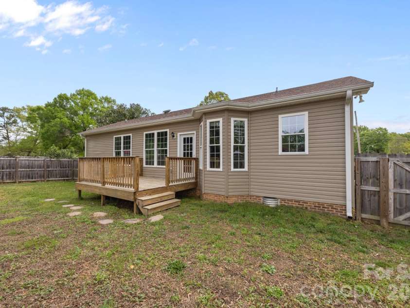 3029 Fallswood Drive, Gastonia, NC 28052.  MLS# CAR4363537, YatesRealty ID 10419. 