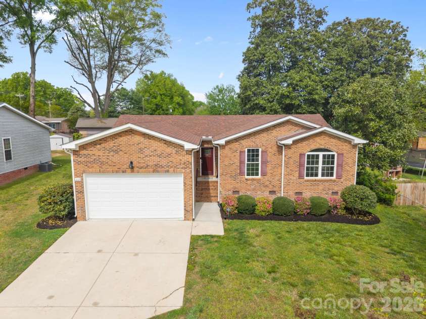 3029 Fallswood Drive, Gastonia, NC 28052.  MLS# CAR4363537, YatesRealty ID 10419. 