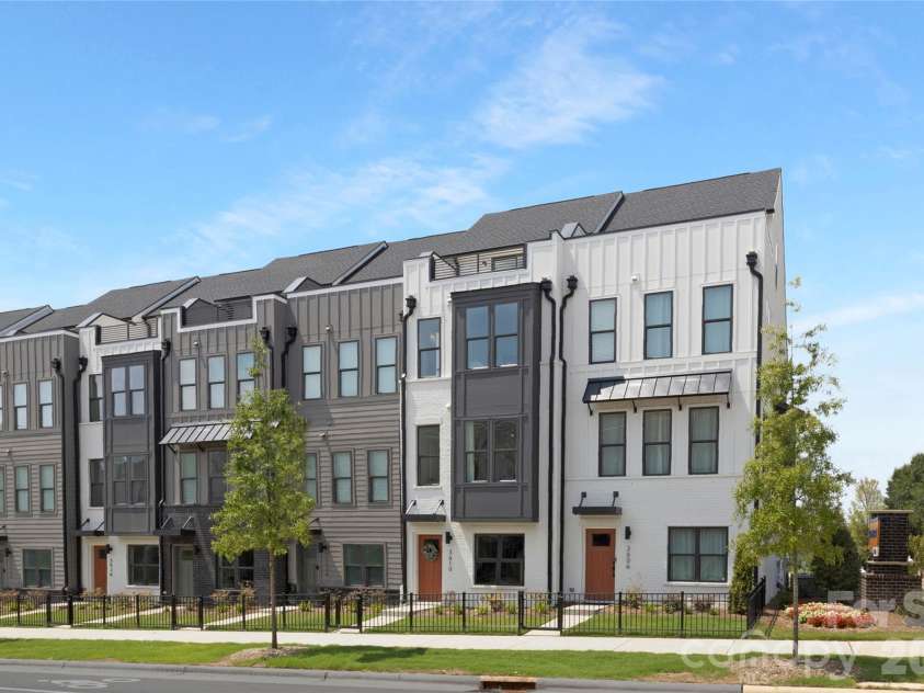 3664 Tryon Street, Charlotte, NC 28217.  MLS# CAR4298681, YatesRealty ID 10422. 
