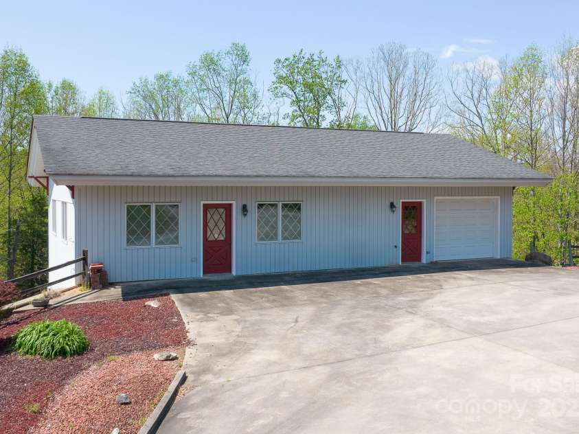 2466 Sweetbriar Circle, Lenoir, NC 28645.  MLS# CAR4247883, YatesRealty ID 10423. 