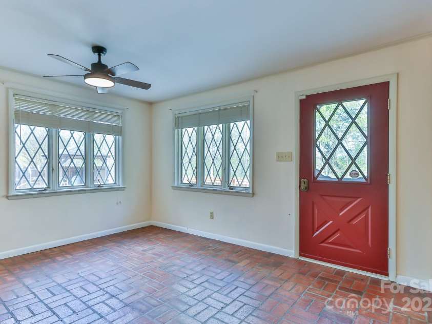 2466 Sweetbriar Circle, Lenoir, NC 28645.  MLS# CAR4247883, YatesRealty ID 10423. Breakfast area/ sunroom