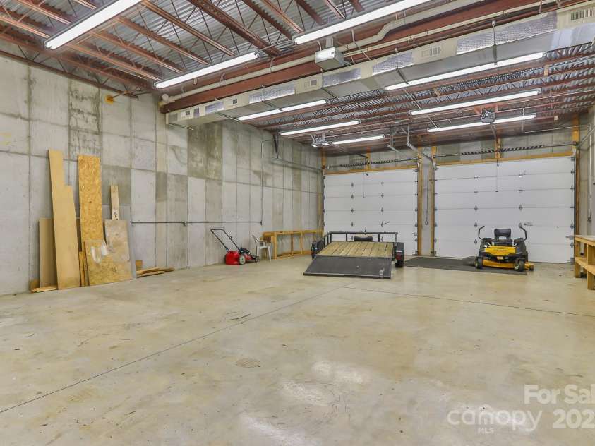 2466 Sweetbriar Circle, Lenoir, NC 28645.  MLS# CAR4247883, YatesRealty ID 10423. Detached dwelling lower garage