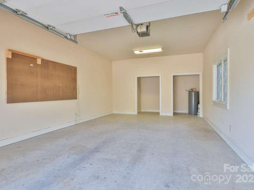 2466 Sweetbriar Circle, Lenoir, NC 28645.  MLS# CAR4247883, YatesRealty ID 10423. Detached dwelling main level garage