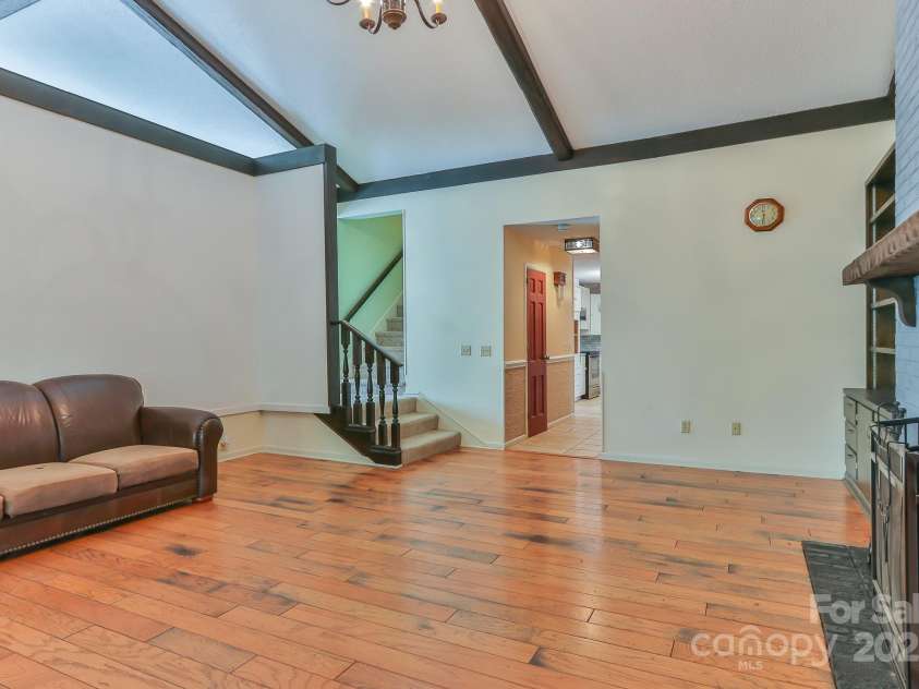 2466 Sweetbriar Circle, Lenoir, NC 28645.  MLS# CAR4247883, YatesRealty ID 10423. Great room