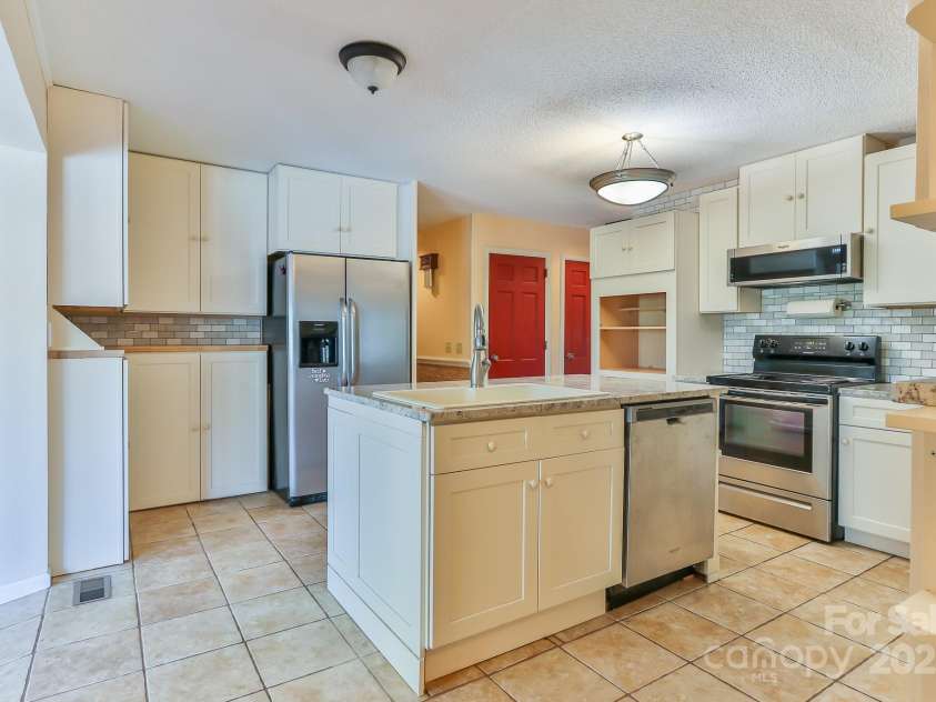 2466 Sweetbriar Circle, Lenoir, NC 28645.  MLS# CAR4247883, YatesRealty ID 10423. Kitchen