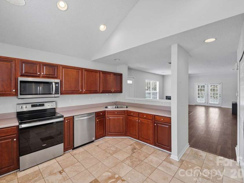 8221 Christmas Court, Charlotte, NC 28216.  MLS# CAR4344244, YatesRealty ID 10423. Kitchen
