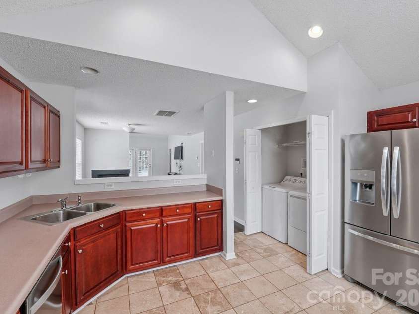 8221 Christmas Court, Charlotte, NC 28216.  MLS# CAR4344244, YatesRealty ID 10423. Kitchen